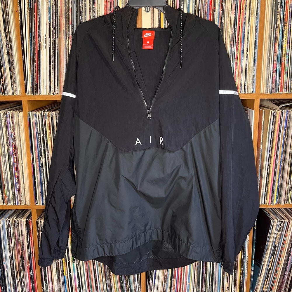 Nike AIR black windbreaker in a large